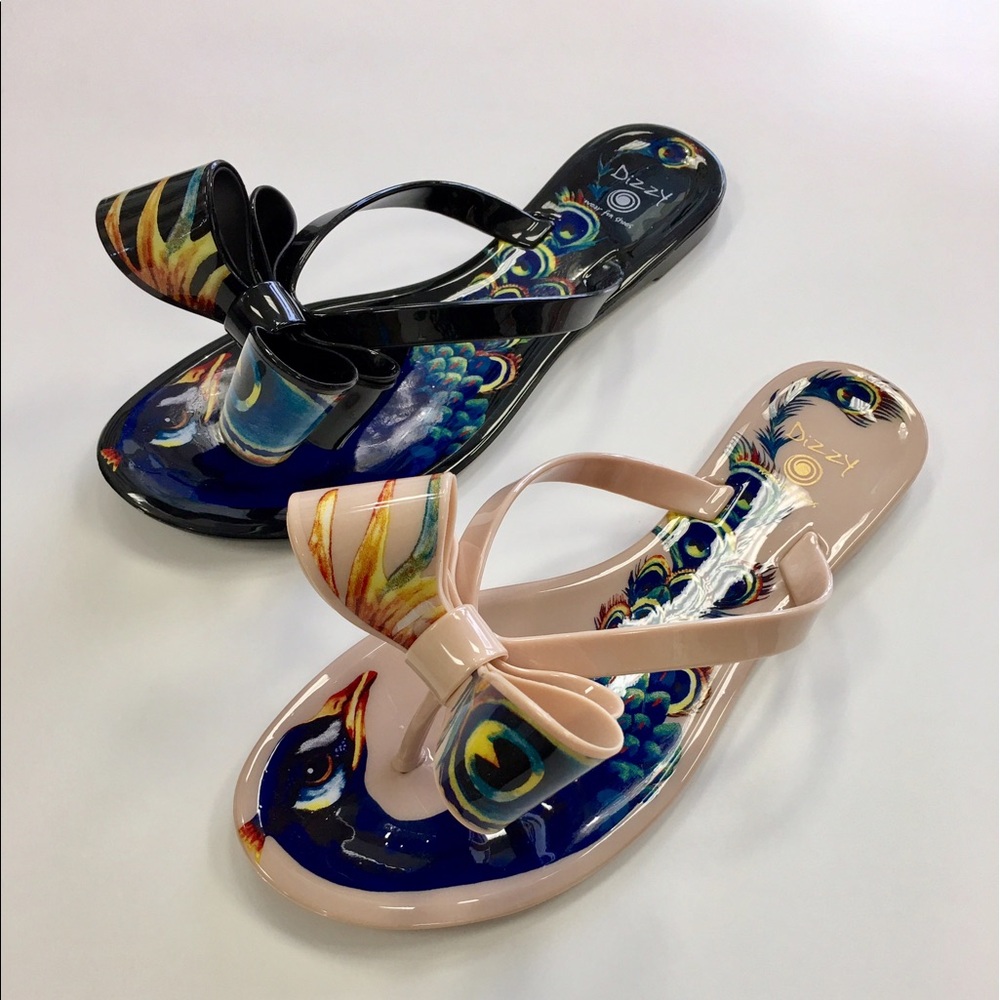 Dizzy Women's Peacock-Print Bow Jelly Sandals in Black and Blush